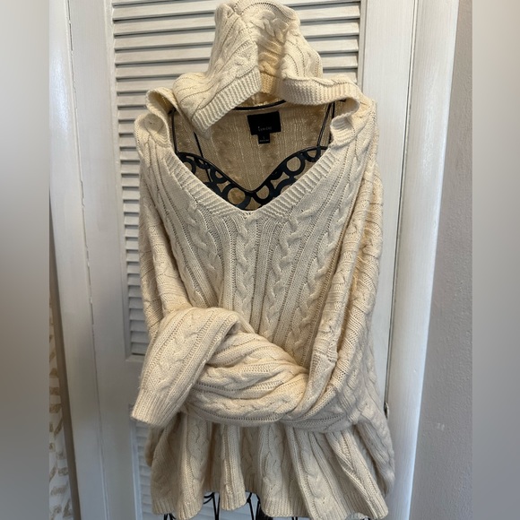 Lumiere Cream Slouch Sweater Cropped- L - Picture 2 of 4